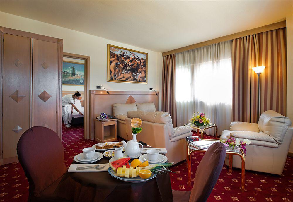 Grand Hotel Continental Tirrenia Exteriér fotografie
